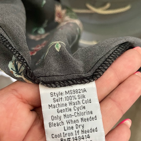 Johnny Was Evelyn floral Robe %100 silk - Picture 11 of 14